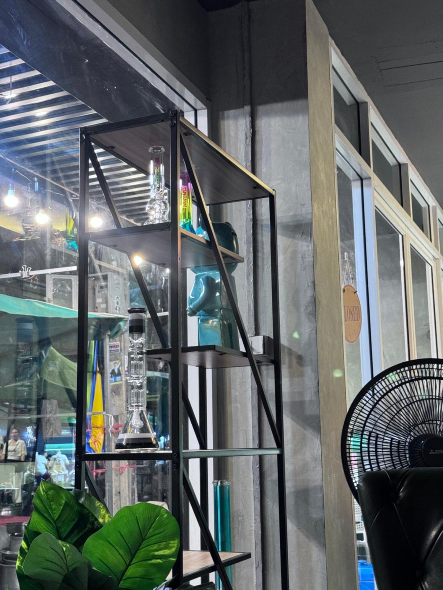 Bud Brew Beyond Dispensary And Hotel Bangkok Ngoại thất bức ảnh