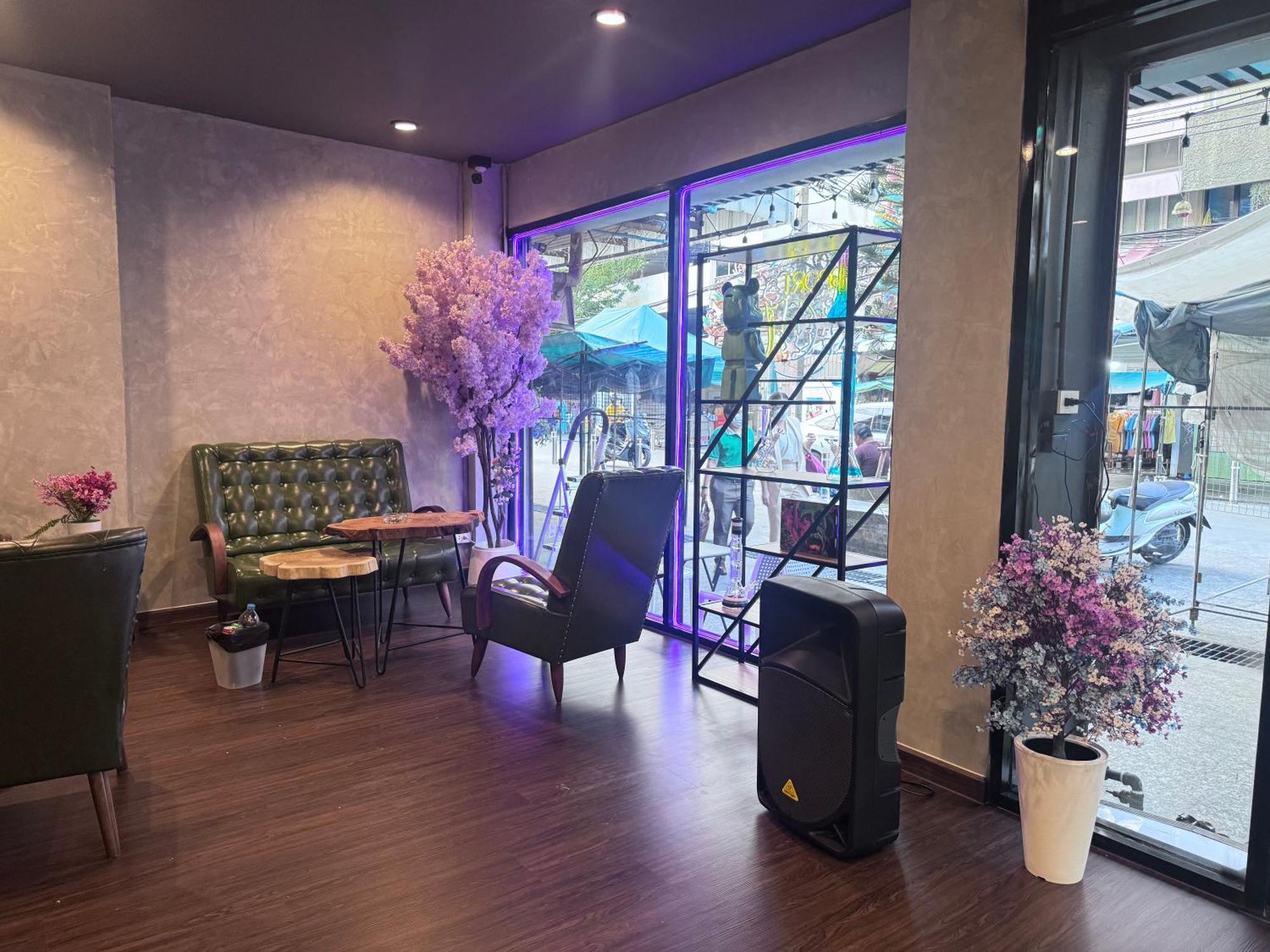 Bud Brew Beyond Dispensary And Hotel Bangkok Ngoại thất bức ảnh