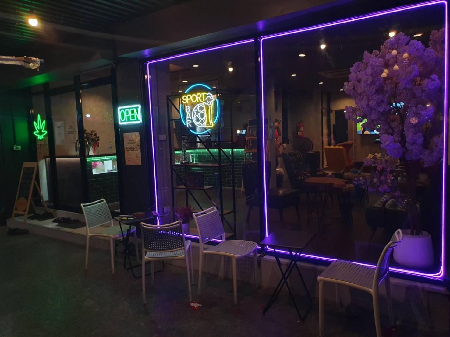 Bud Brew Beyond Dispensary And Hotel Bangkok Ngoại thất bức ảnh