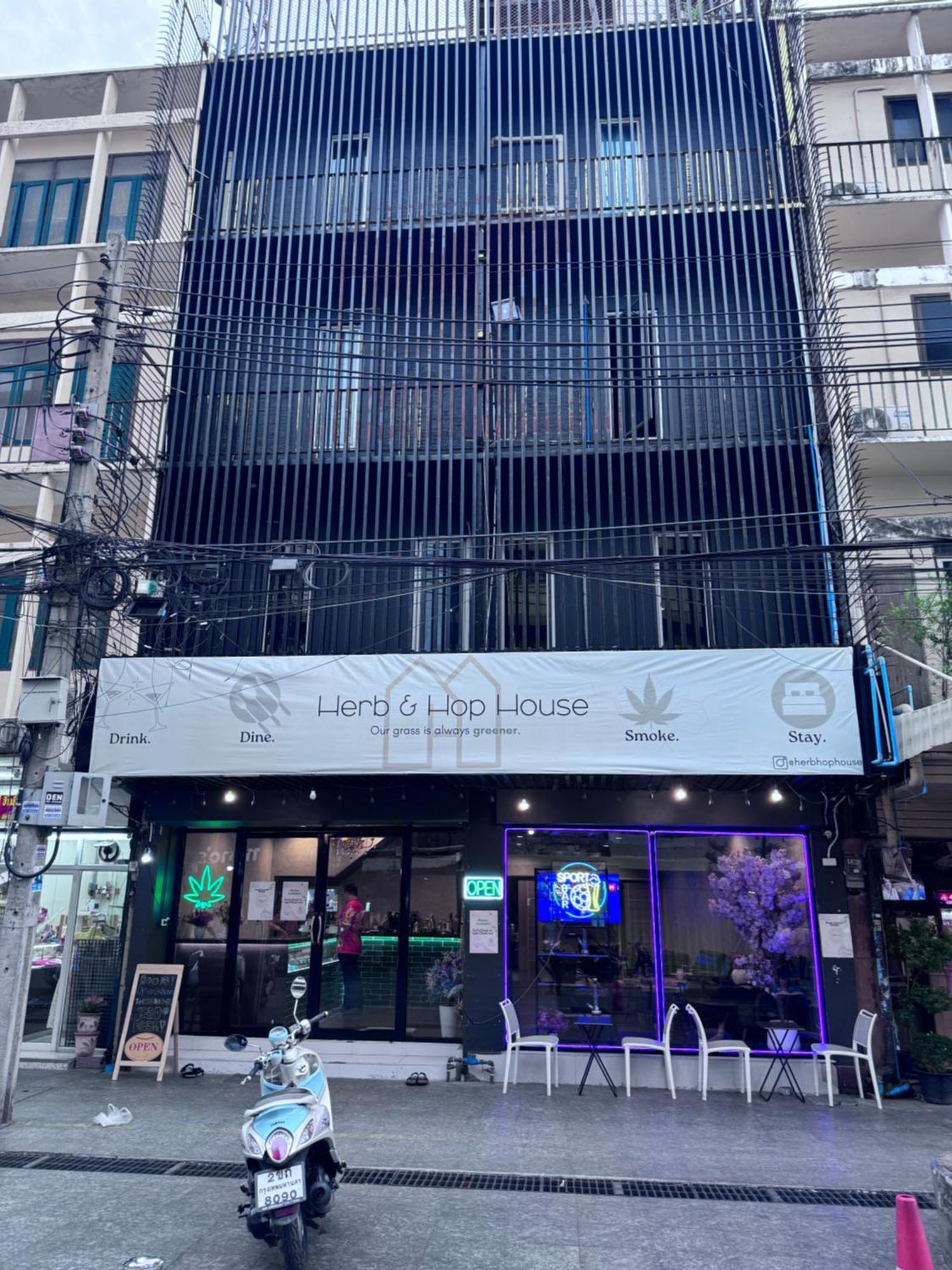 Bud Brew Beyond Dispensary And Hotel Bangkok Ngoại thất bức ảnh