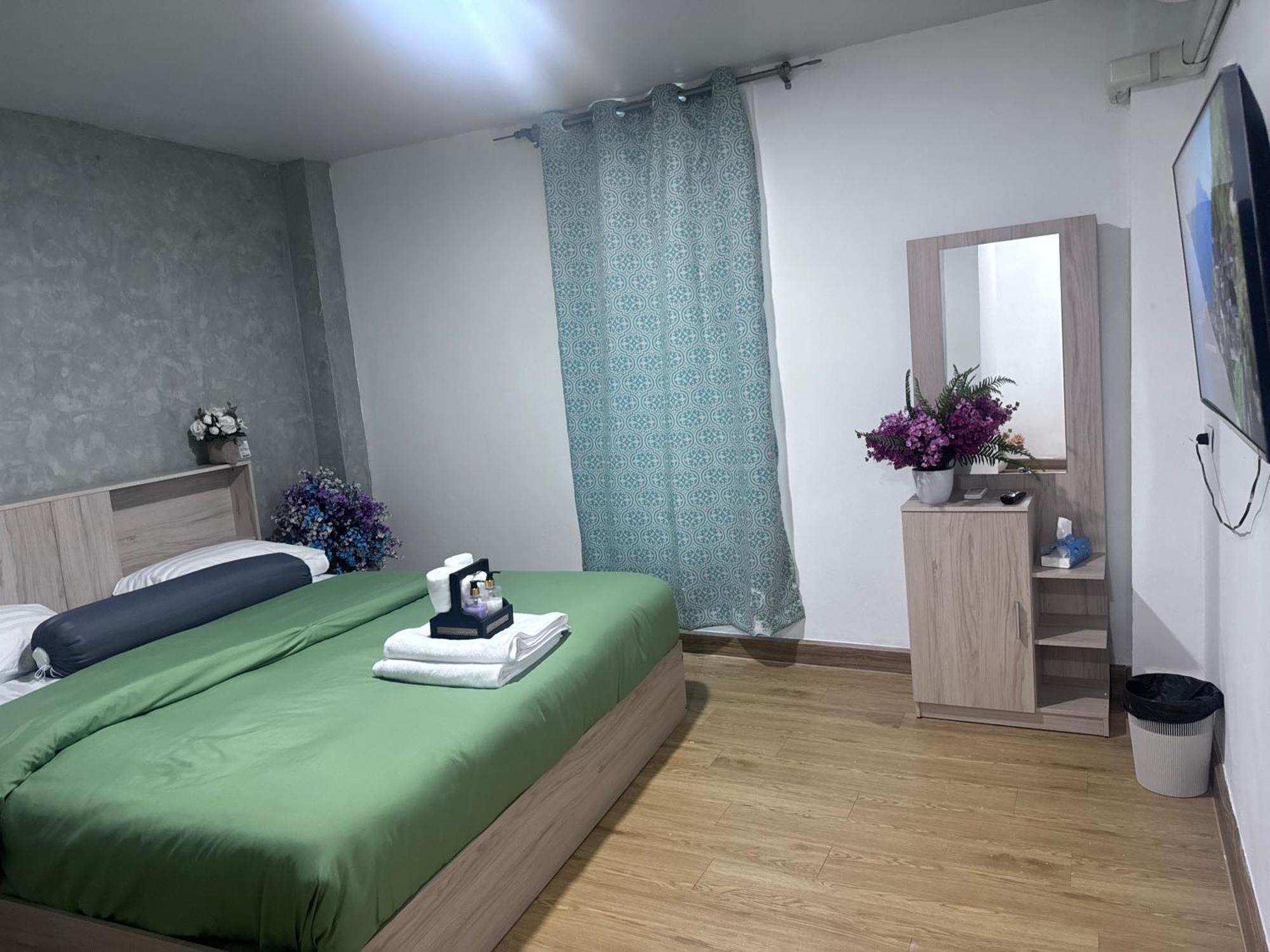 Bud Brew Beyond Dispensary And Hotel Bangkok Ngoại thất bức ảnh