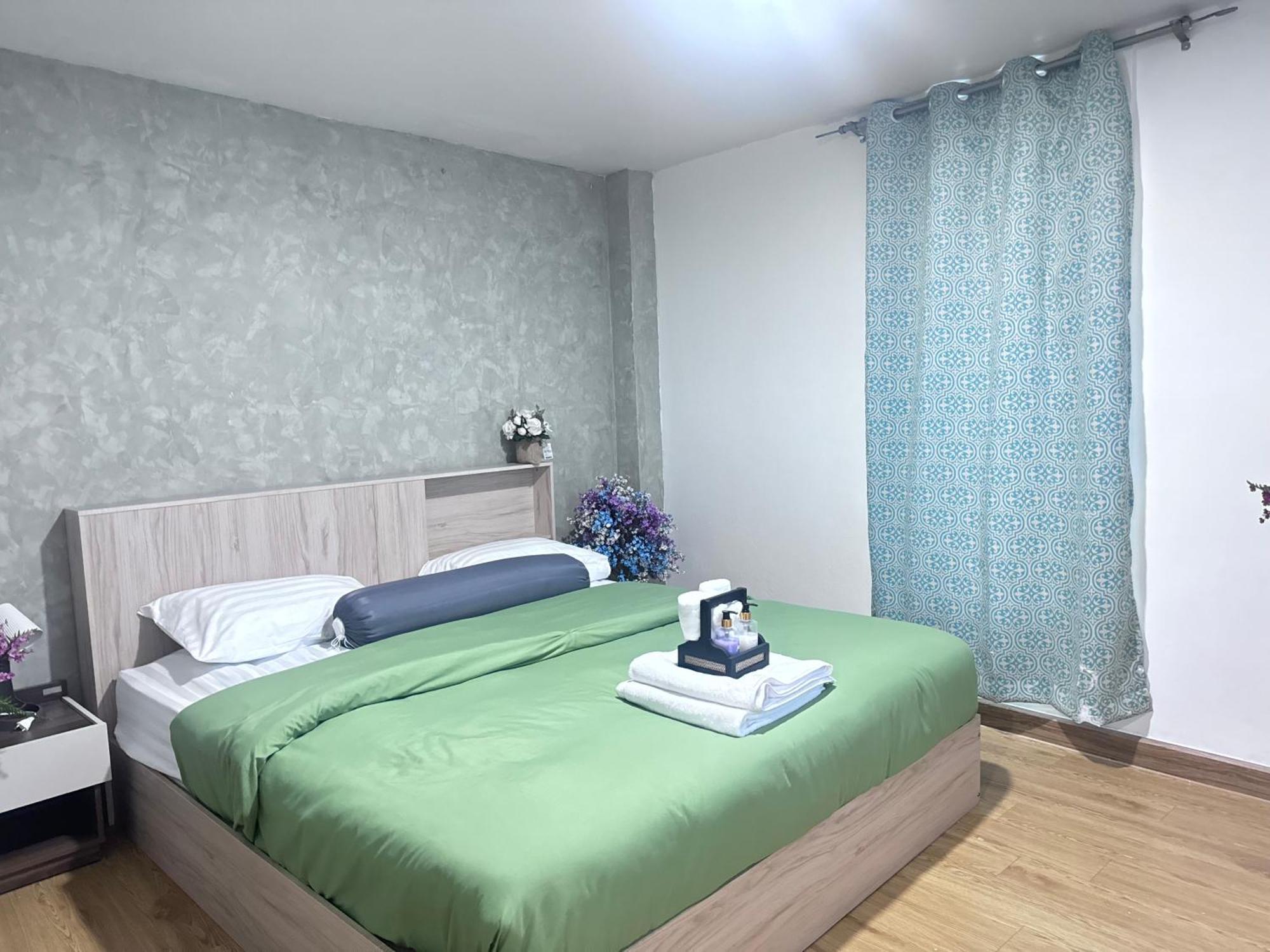 Bud Brew Beyond Dispensary And Hotel Bangkok Ngoại thất bức ảnh