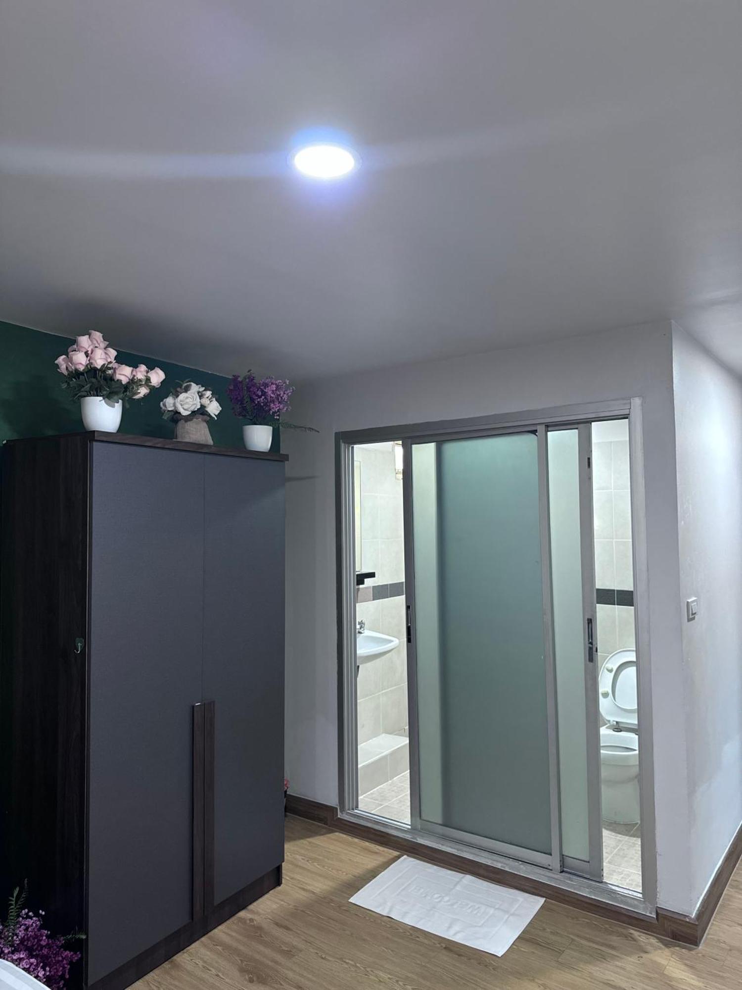 Bud Brew Beyond Dispensary And Hotel Bangkok Ngoại thất bức ảnh