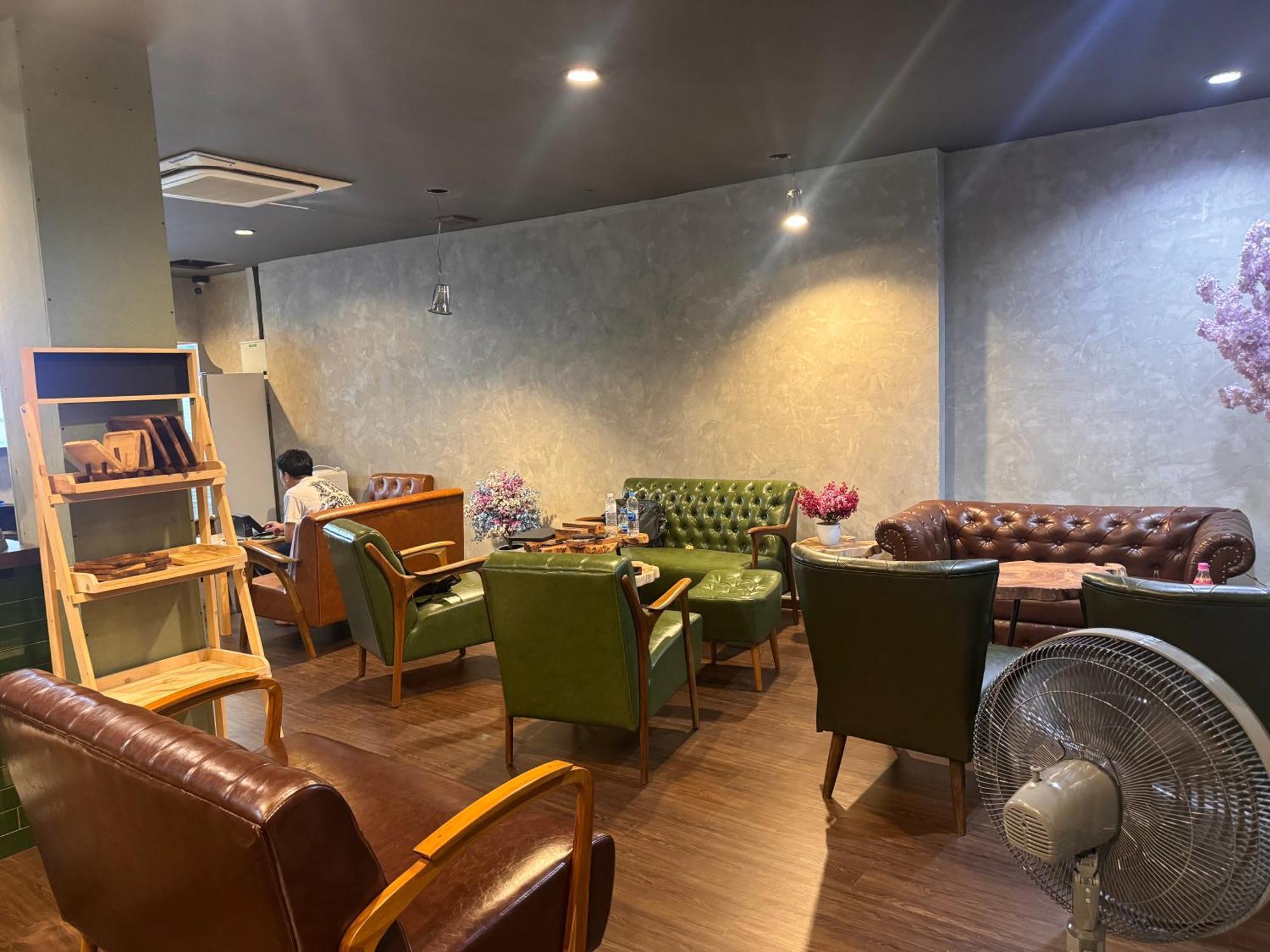 Bud Brew Beyond Dispensary And Hotel Bangkok Ngoại thất bức ảnh