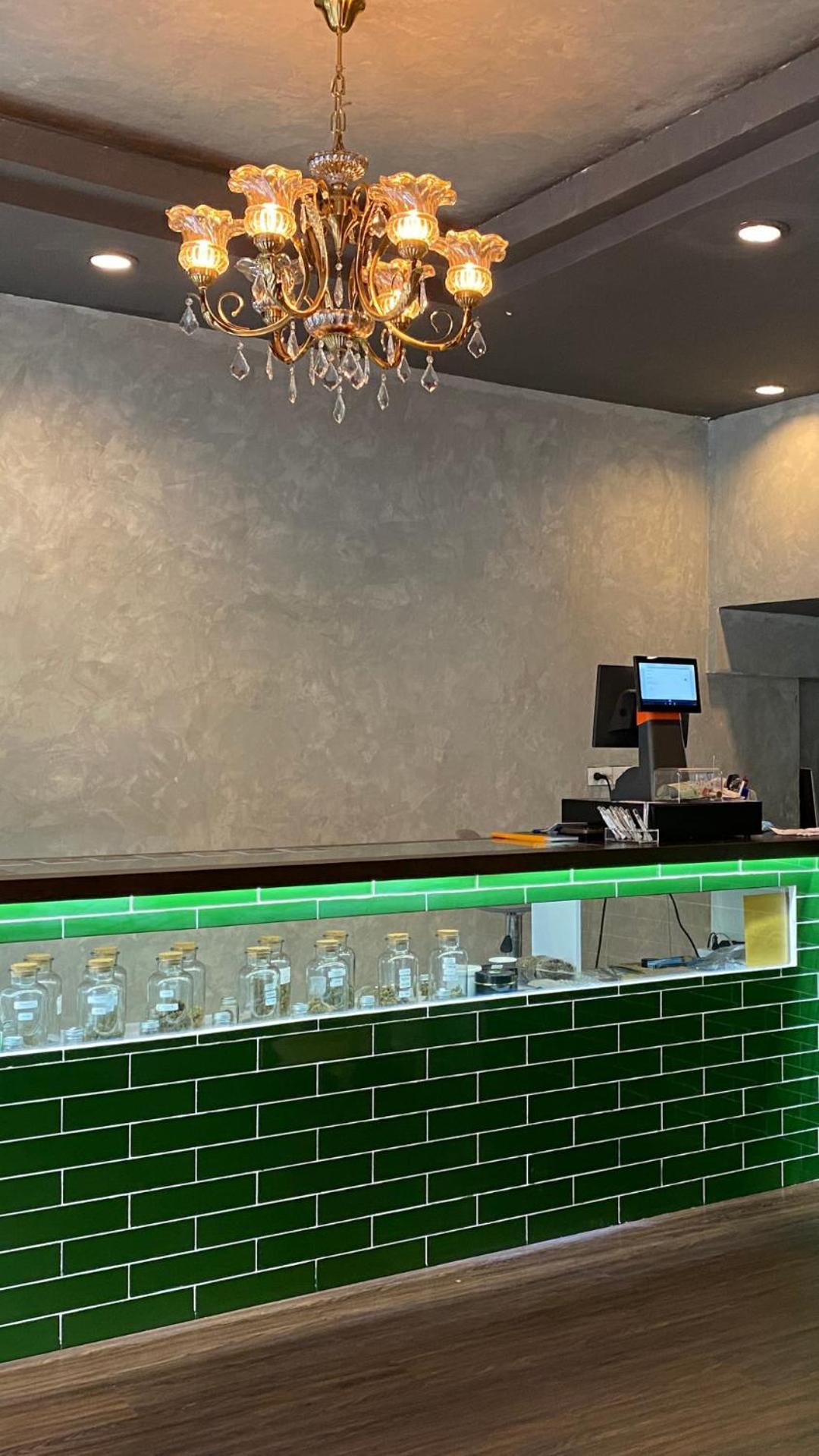 Bud Brew Beyond Dispensary And Hotel Bangkok Ngoại thất bức ảnh