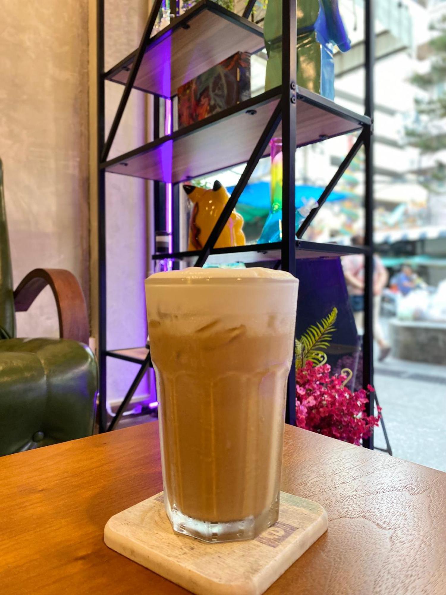 Bud Brew Beyond Dispensary And Hotel Bangkok Ngoại thất bức ảnh
