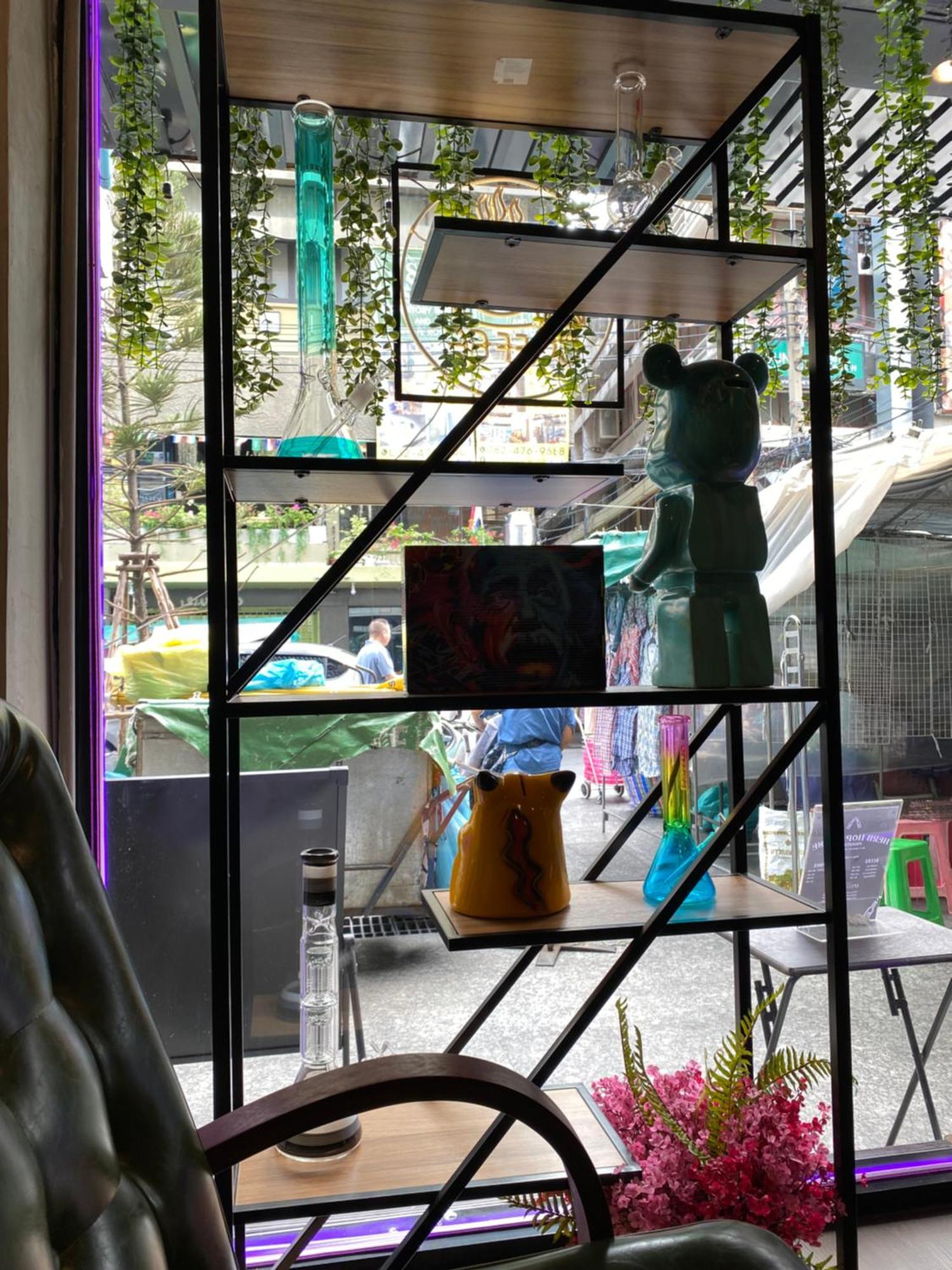 Bud Brew Beyond Dispensary And Hotel Bangkok Ngoại thất bức ảnh