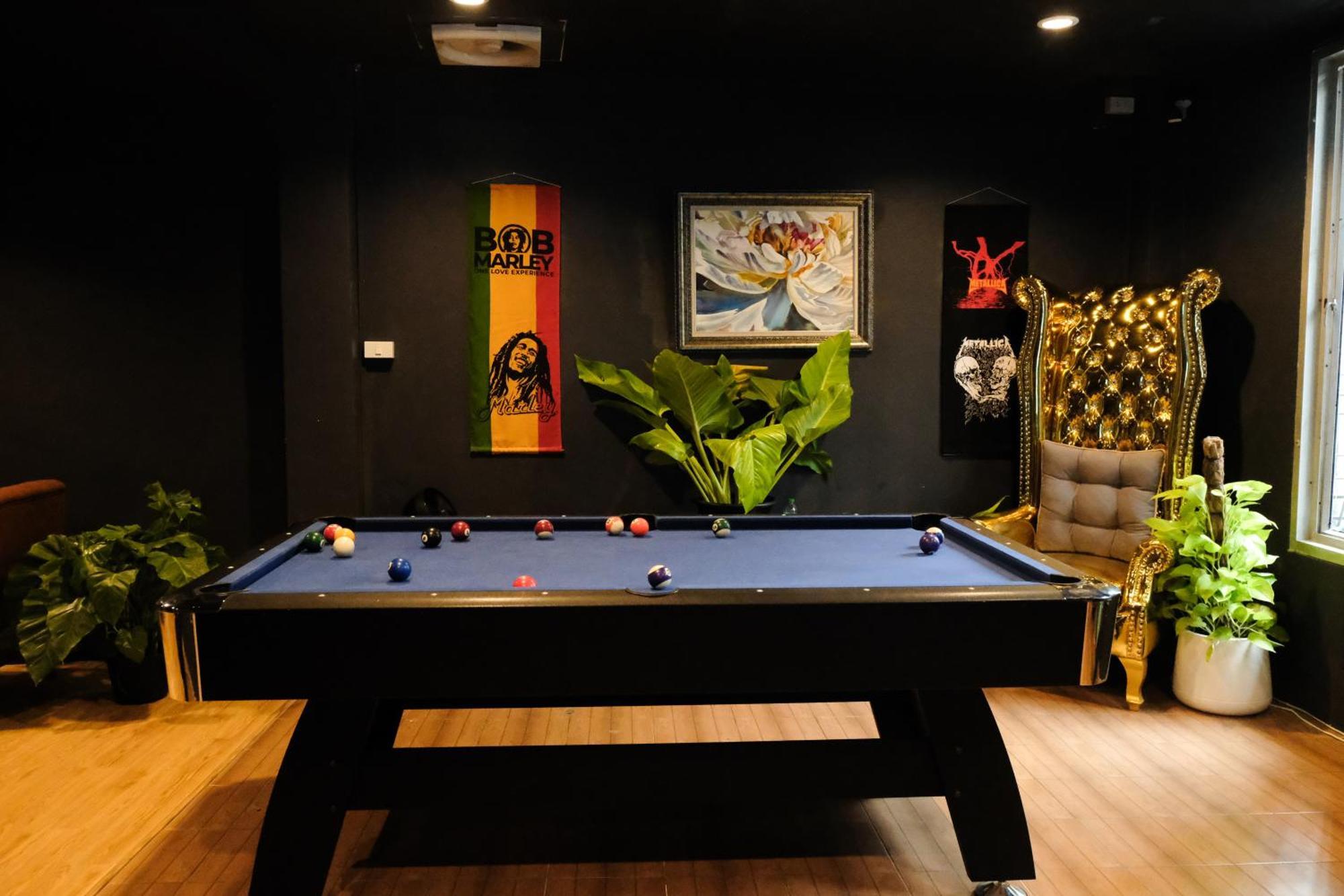 Bud Brew Beyond Dispensary And Hotel Bangkok Ngoại thất bức ảnh
