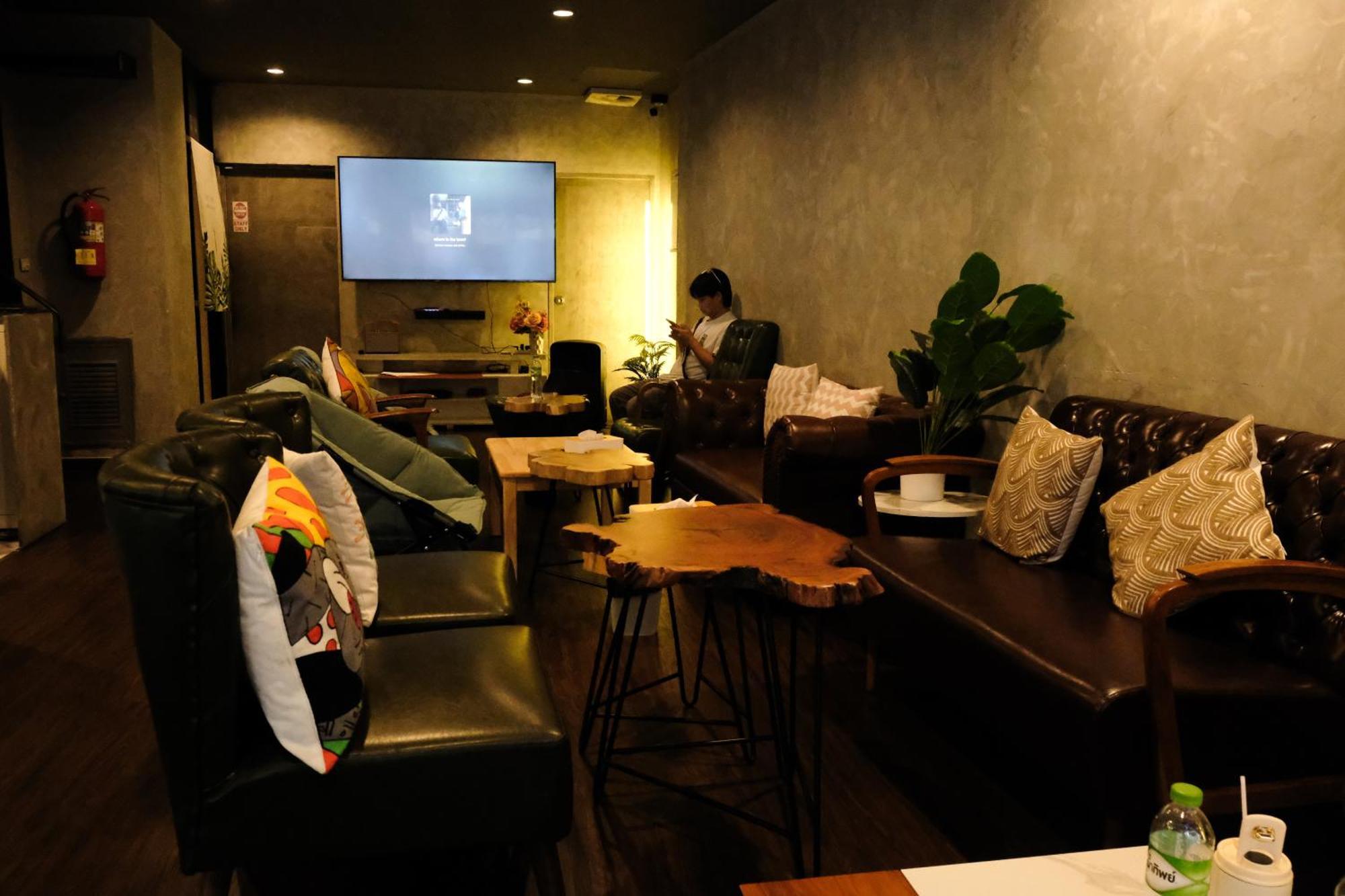 Bud Brew Beyond Dispensary And Hotel Bangkok Ngoại thất bức ảnh