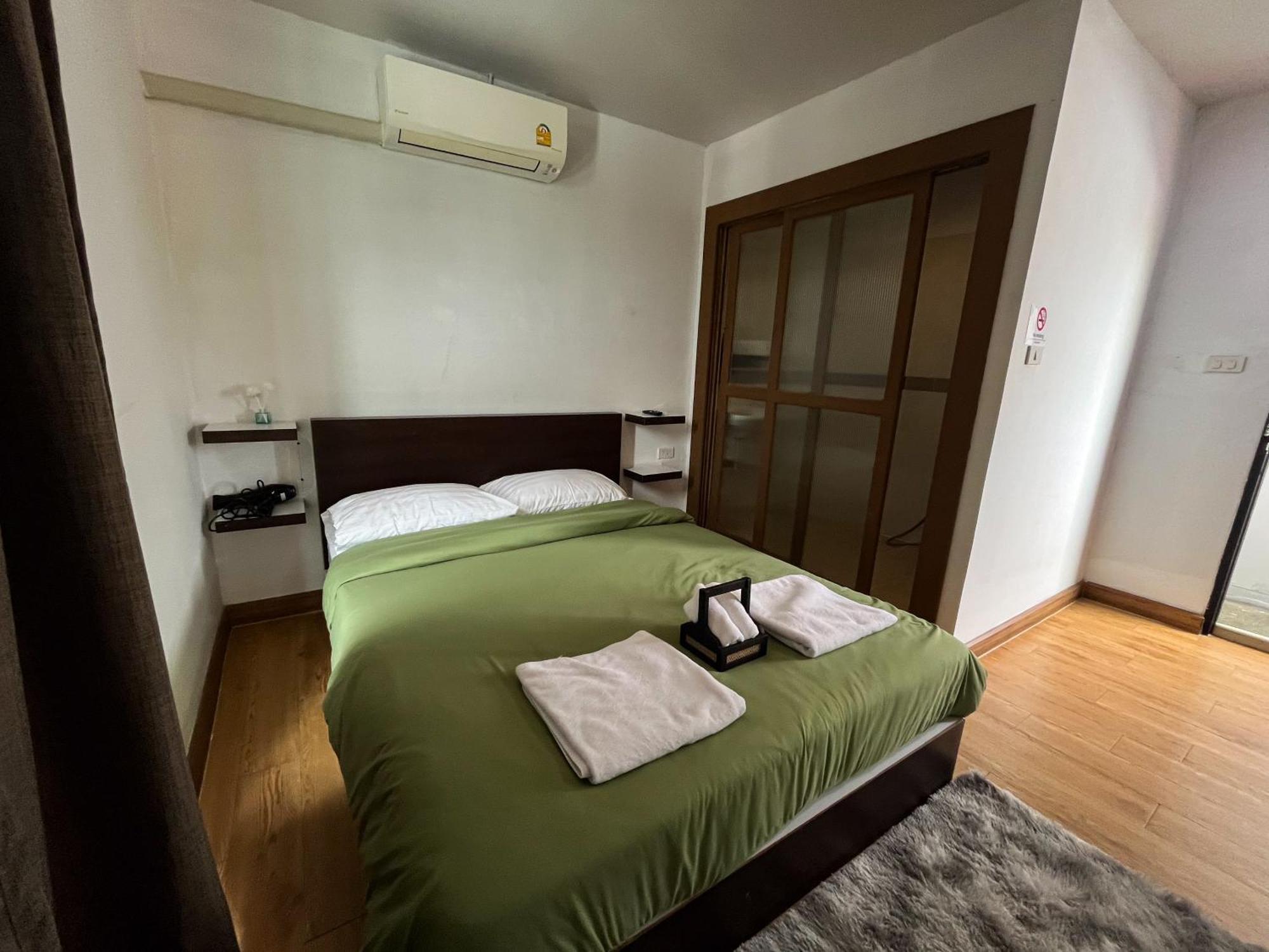 Bud Brew Beyond Dispensary And Hotel Bangkok Ngoại thất bức ảnh