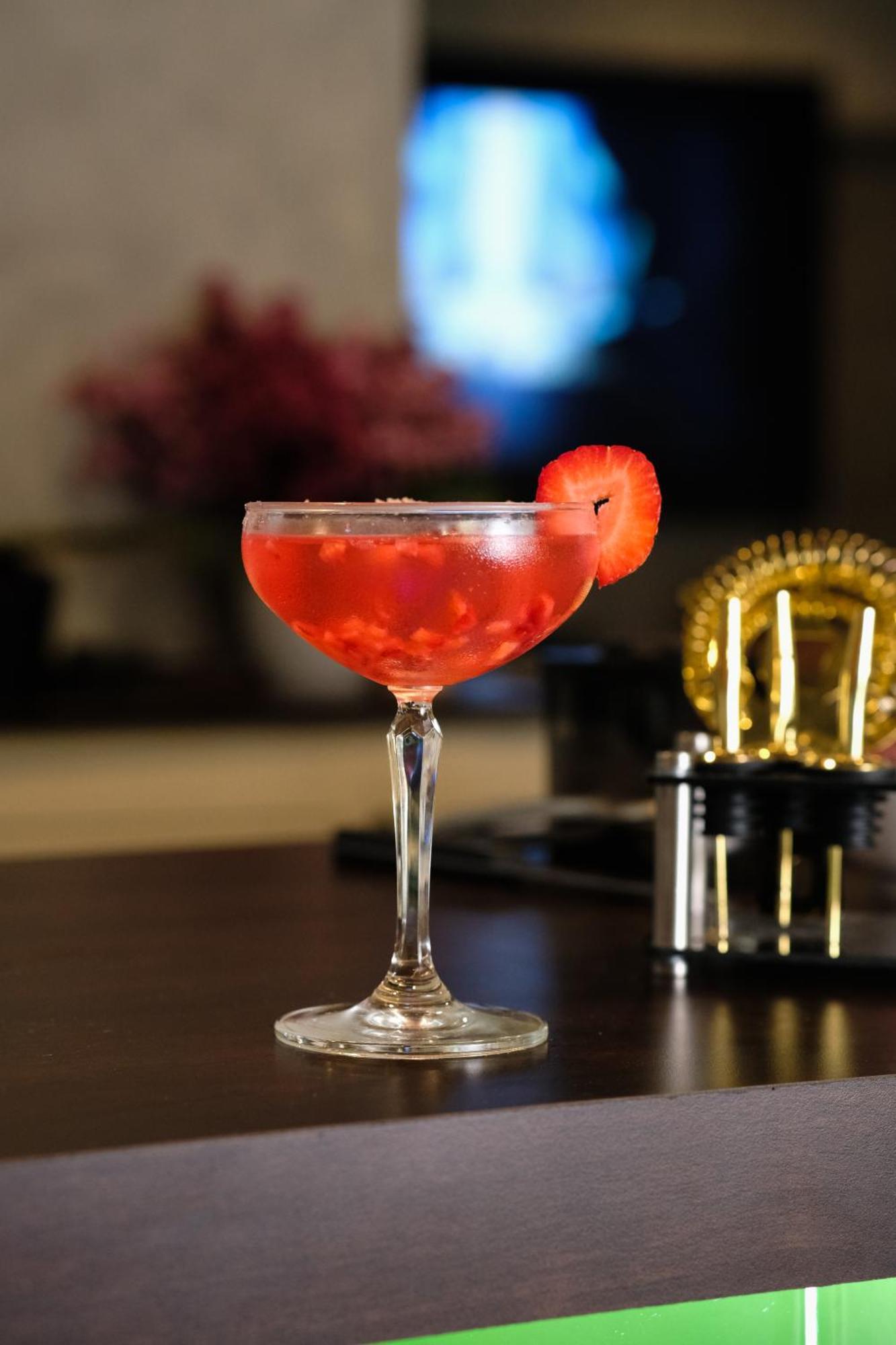 Bud Brew Beyond Dispensary And Hotel Bangkok Ngoại thất bức ảnh