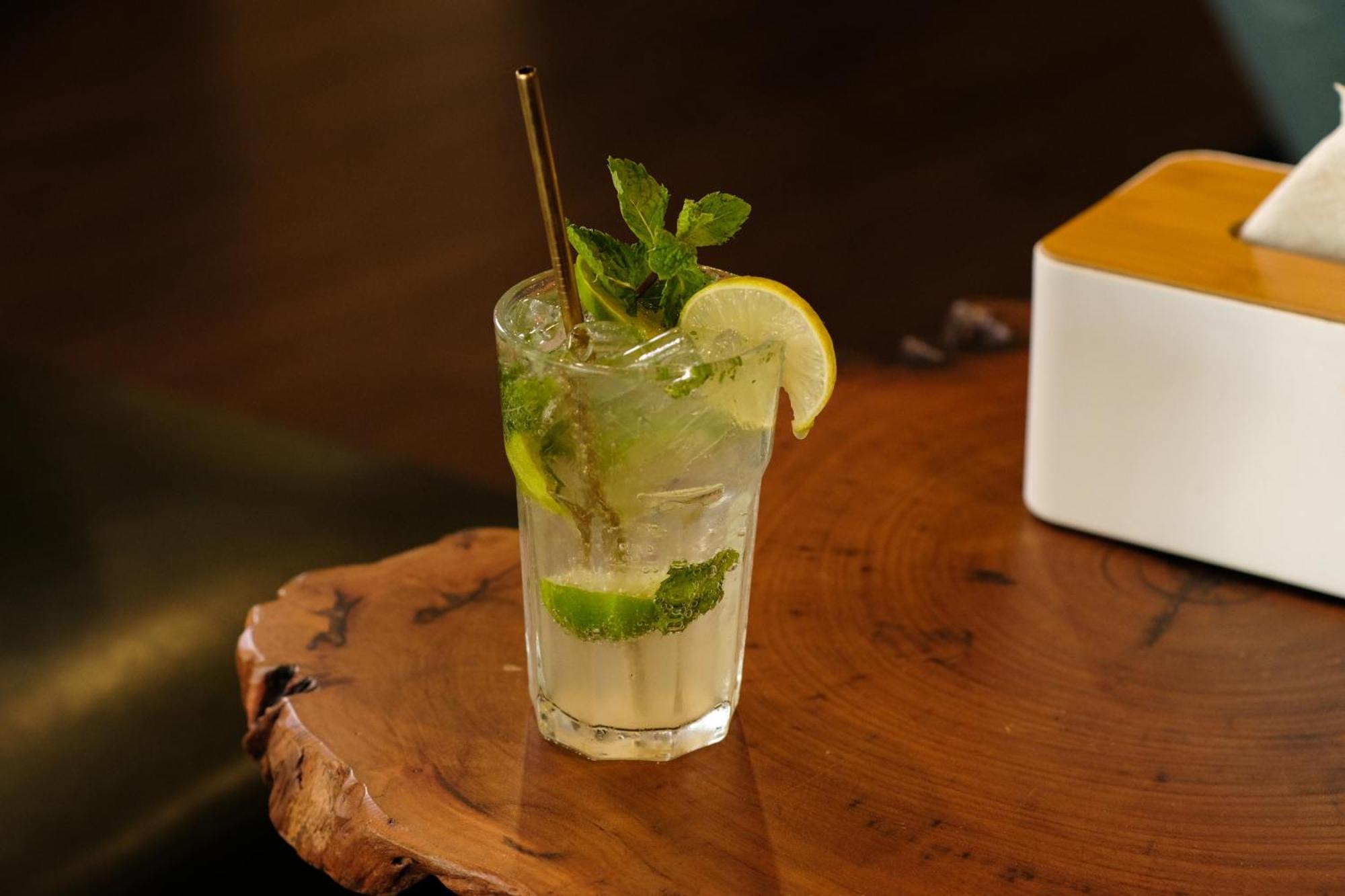 Bud Brew Beyond Dispensary And Hotel Bangkok Ngoại thất bức ảnh