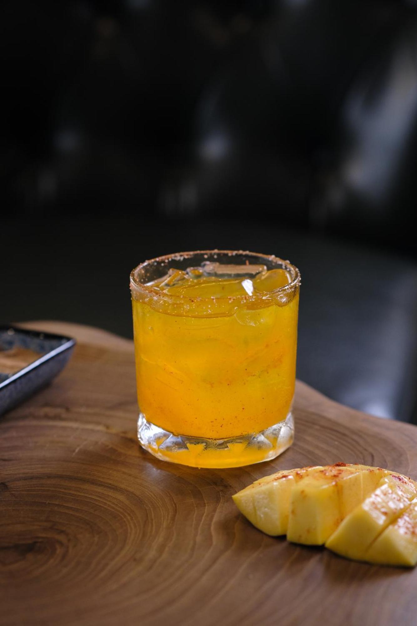 Bud Brew Beyond Dispensary And Hotel Bangkok Ngoại thất bức ảnh